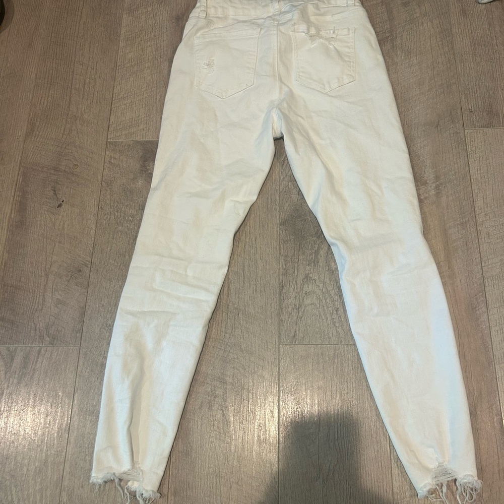 White Skinny Jeans with Sleek Fit